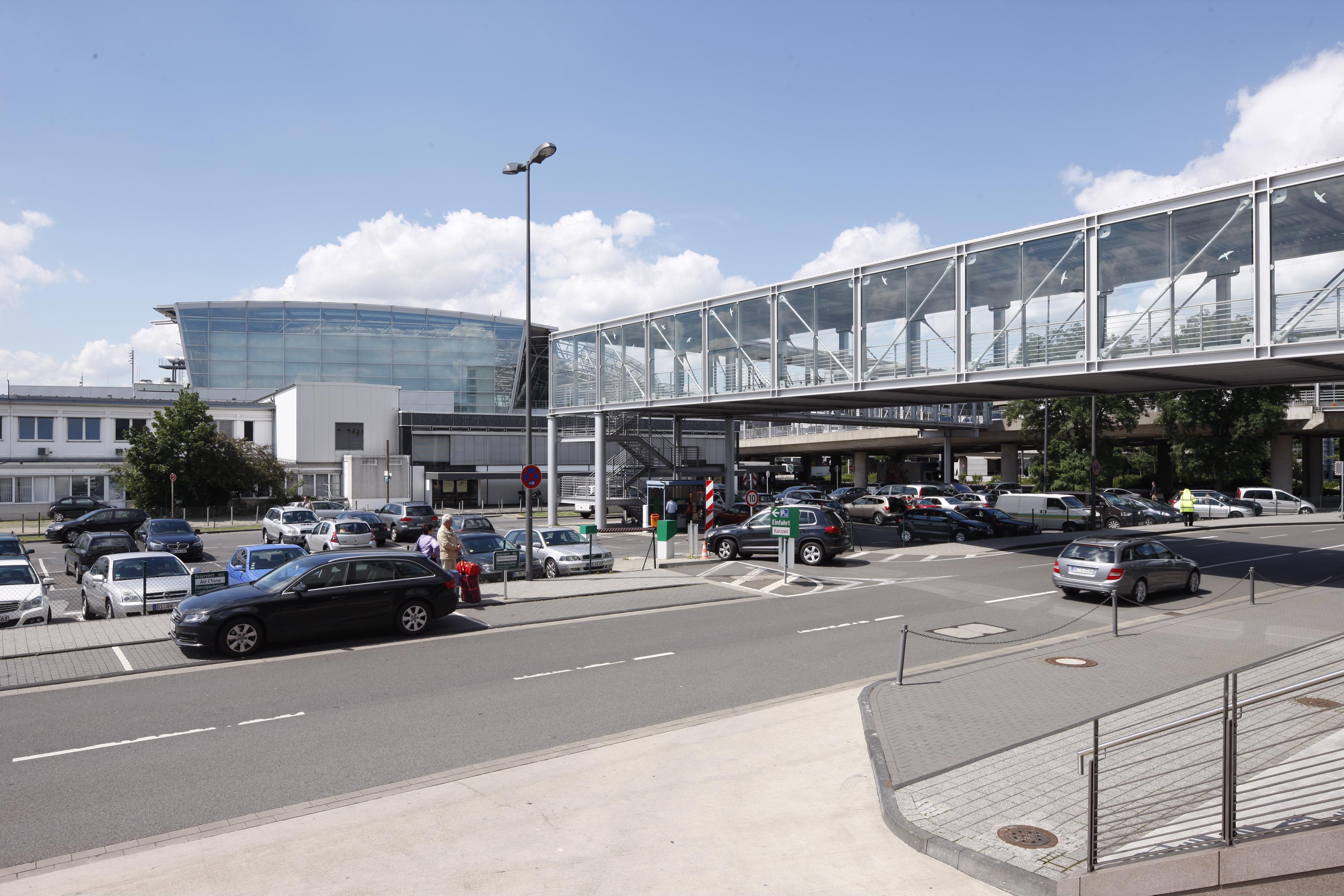 Parken in Düsseldorf Flughafen P12 - APCOA Parking